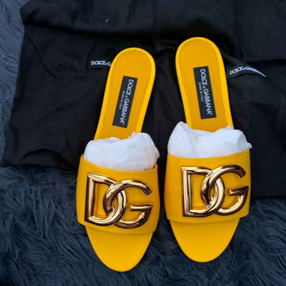 D&G  logo patent leather sandals size 41